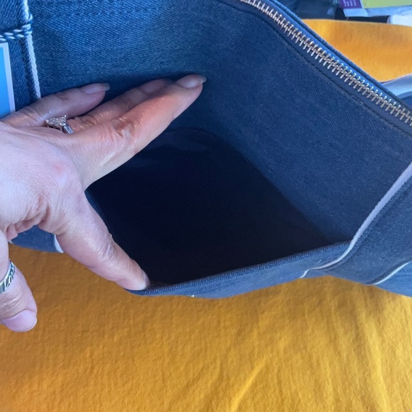 Draper James Savannah Blue Denim and White Weekender Zippered Tote, NWT - Picture 12 of 16